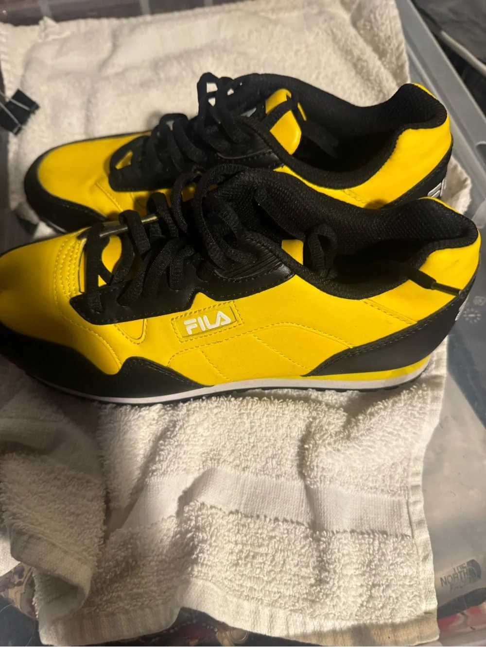 FILA Men's Yellow and Black Low-Top Sneakers